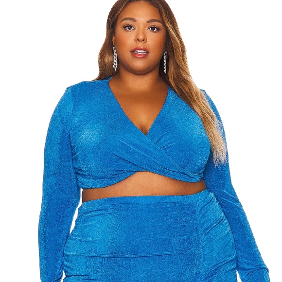 Remi x Revolve Niki Blue Long Sleeve Sparkle V-Neck Cropped Top - Picture 1 of 4